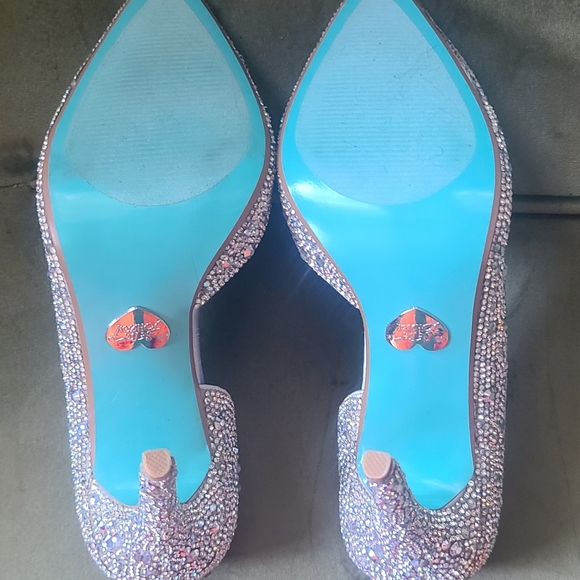 New Betsey Johnson SB-Hazil silver satin stilettos Size 6.5 - Picture 4 of 6